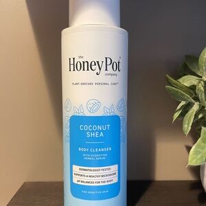 Coconut Shea Body Wash - Blue and White